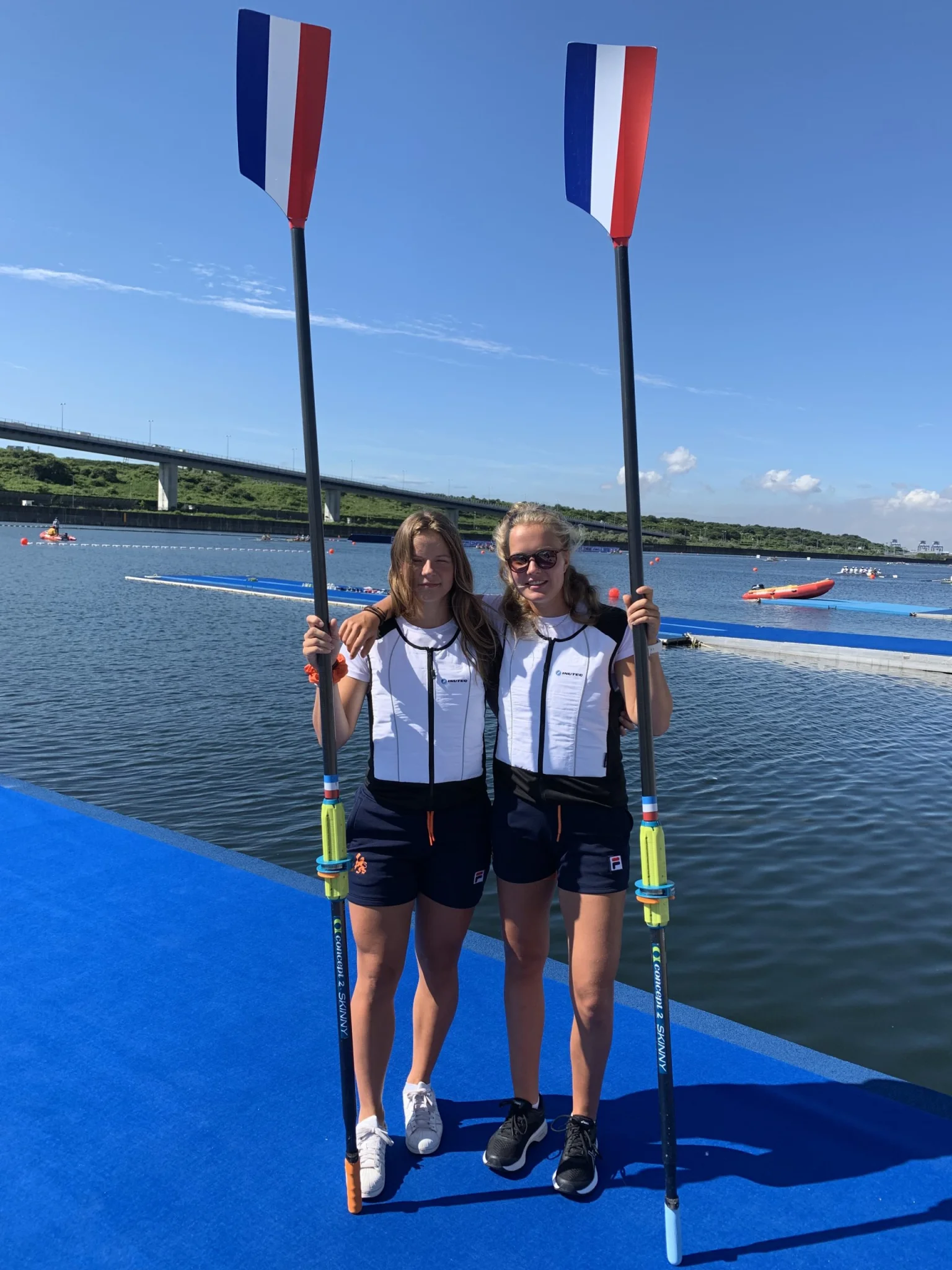 Canoeist wearing Bodycool Hybrid with padels